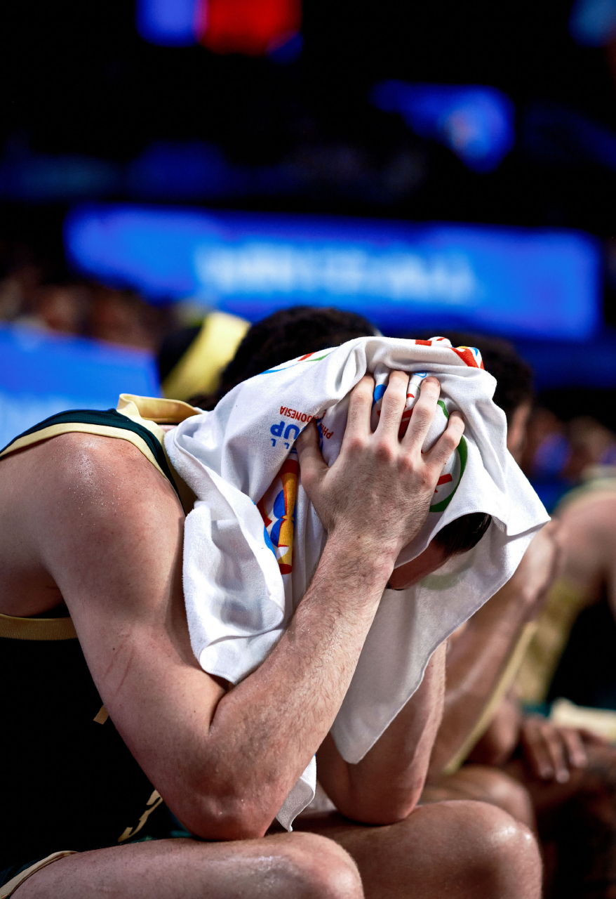 蒂姆在巴塞罗那比赛中败北，势不可挡引发热议！的简单介绍